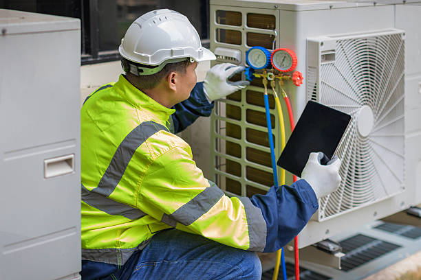 Professional Emergency Hvac technician working in North Robinson, OH